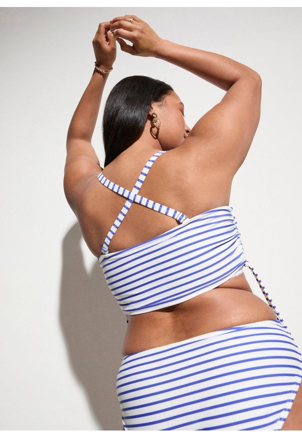 bonprix - Bikini z góra typu bandeau z odpinanymi ramiączkami (2 części). Kolor: biały