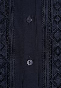 Renee - Granatowa Koszula ze Stójką i Koronką Phaeninca. Okazja: na co dzień. Typ kołnierza: kołnierzyk stójkowy. Kolor: niebieski. Materiał: koronka. Wzór: koronka. Styl: casual, elegancki #7