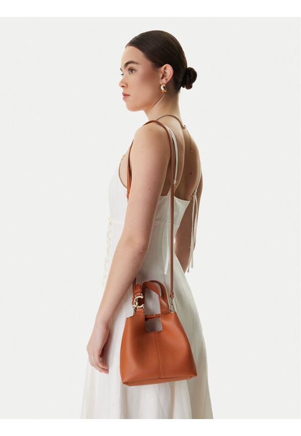 Coccinelle Torebka SHA Coccinelle C-Easy E1 SHA 58 01 01 Brązowy. Kolor: brązowy. Materiał: skórzane