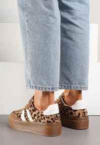 Born2be - Panterkowe Sneakersy w Stylu Tenisówek z Paskami Nilomira. Okazja: na co dzień. Zapięcie: pasek. Materiał: jeans