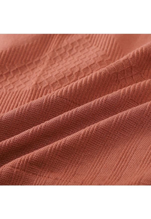 Intica - Stringi z wysokim stanem z delikatną koronką Lotte. Stan: podwyższony. Kolor: czarny. Materiał: koronka. Wzór: koronka