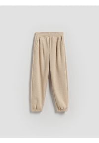 Reserved - Spodnie dresowe - beżowy. Kolor: beżowy. Materiał: dresówka #1