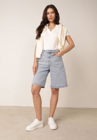 Born2be - Jasnoniebieskie Jeansowe Szorty Casual Bermudy z Wysokim Stanem z Bawełny Metithe. Okazja: na co dzień. Stan: podwyższony. Kolor: niebieski. Materiał: jeans, bawełna. Długość: długie. Sezon: lato. Styl: casual #5