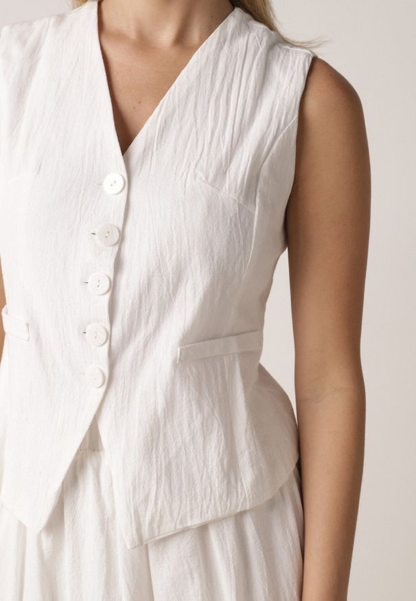 Born2be - Biały Bawełniany Komplet Rozkloszowana Spódnica i Kamizelka Moveina. Kolor: biały. Materiał: bawełna. Wzór: ażurowy