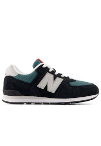 Buty New Balance GC574MGH – czarne. Okazja: na co dzień, na uczelnię. Kolor: czarny. Materiał: guma, materiał, syntetyk. Szerokość cholewki: normalna. Model: New Balance 574. Sport: turystyka piesza