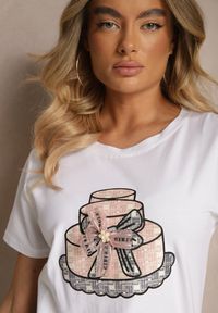 Renee - Biały Bawełniany T-shirt z Kokardą 3D i Nadrukiem Tortu Sanaviela. Okazja: na co dzień. Typ kołnierza: kokarda. Kolor: biały. Materiał: bawełna. Wzór: nadruk. Styl: klasyczny, casual, elegancki #3