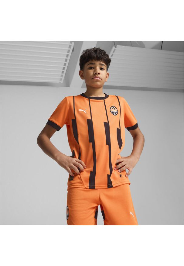 Puma - Młodzieżowa koszulka domowa FC Shakhtar Donetsk 24/25 PUMA Rickie Orange Black. Kolor: czarny, pomarańczowy, wielokolorowy, żółty. Sport: piłka nożna
