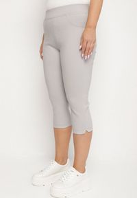 Born2be - Jasnoszare Spodnie z Bawełny o Kroju Capri Dolonisa. Okazja: na co dzień. Kolor: szary. Materiał: bawełna. Styl: młodzieżowy, elegancki, casual