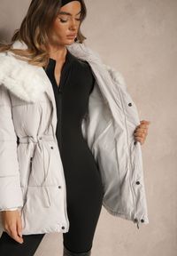 Renee - Biała Pikowana Kurtka z Szerokim Kapturem z Futrem Galiessa. Typ kołnierza: golf. Kolor: biały. Materiał: futro #2
