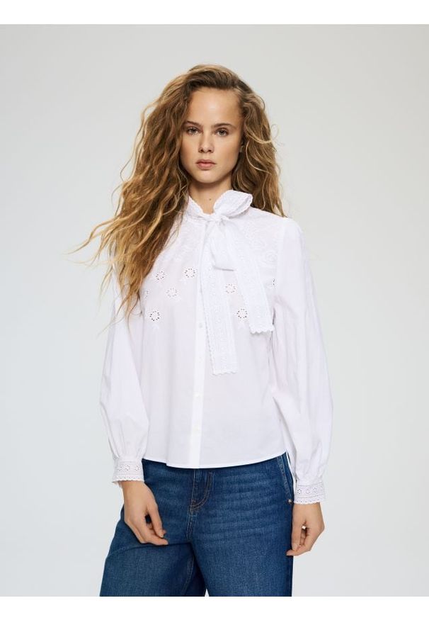 Reserved - Bawełniana bluzka z wiązaniem - biały. Kolor: biały. Materiał: bawełna