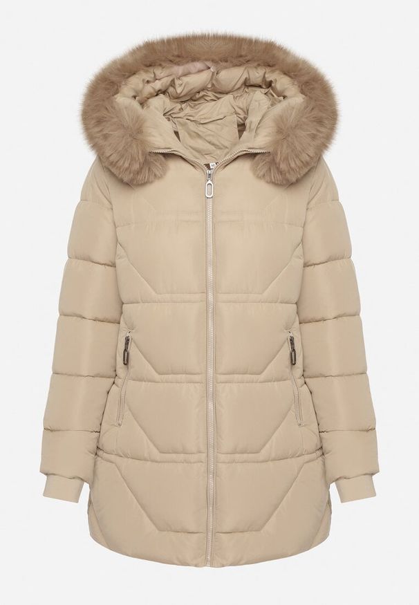 Born2be - Ciemnobeżowa Pikowana Kurtka z Kapturem z Futerkiem Nenadria. Okazja: na co dzień, na spotkanie biznesowe, do pracy. Typ kołnierza: kaptur. Kolor: beżowy. Materiał: futro. Wzór: aplikacja. Styl: casual, biznesowy