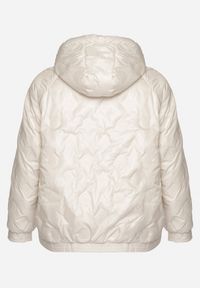 Born2be - Biała Kurtka Pikowana z Kapturem i Kieszeniami o Pudełkowym Kroju Eravinna. Okazja: na spacer. Typ kołnierza: kaptur. Kolekcja: plus size. Kolor: biały. Długość rękawa: długi rękaw. Długość: długie. Wzór: aplikacja #5