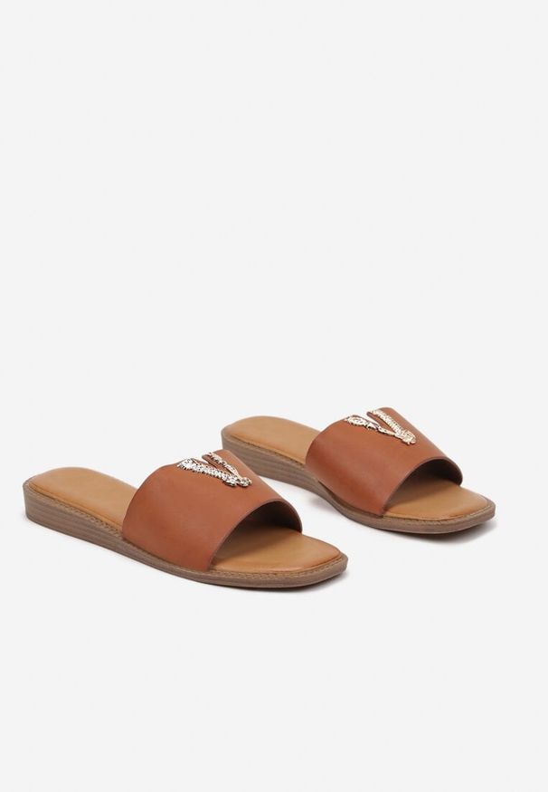Born2be - Brązowe Klasyczne Klapki z Eleganckim Wycięciem Neoniel. Okazja: na co dzień. Nosek buta: otwarty. Kolor: brązowy. Materiał: len, jeans. Obcas: na płaskiej podeszwie. Styl: klasyczny, elegancki