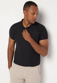 Born2be - Czarny T-shirt Polo z Bawełną Fodelira. Okazja: na co dzień. Typ kołnierza: polo. Kolor: czarny. Materiał: bawełna. Styl: klasyczny, elegancki, casual #7