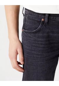 Wrangler - WRANGLER LARSTON MĘSKIE SPODNIE JEANSOWE JEANSY AUTHENTIC BLACK W18S8912V