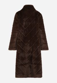 Born2be - Brązowy Długi Płaszcz Futerko z Ozdobnymi Przeszyciami i Stójką Zenima. Okazja: na co dzień. Typ kołnierza: kołnierzyk stójkowy. Kolor: brązowy. Materiał: futro. Długość: długie. Styl: klasyczny, casual, elegancki #2