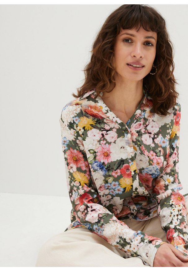 bonprix - Długa bluzka z lejącej wiskozy. Kolor: zielony. Materiał: wiskoza. Długość: długie. Wzór: nadruk, aplikacja, kwiaty. Sezon: lato