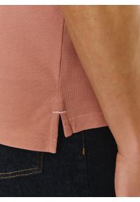 Gładki t-shirt polo P24SF-TX-004-R - Pako Lorente. Okazja: na co dzień. Typ kołnierza: polo. Materiał: bawełna. Wzór: gładki. Styl: casual #5