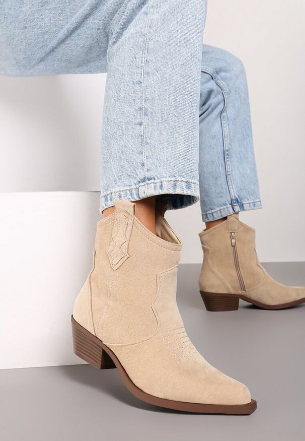Born2be - Beżowe Botki Kowbojki na Obcasie na Suwak Evitha. Kolor: beżowy. Materiał: jeans. Obcas: na obcasie. Styl: klasyczny, elegancki. Wysokość obcasa: średni