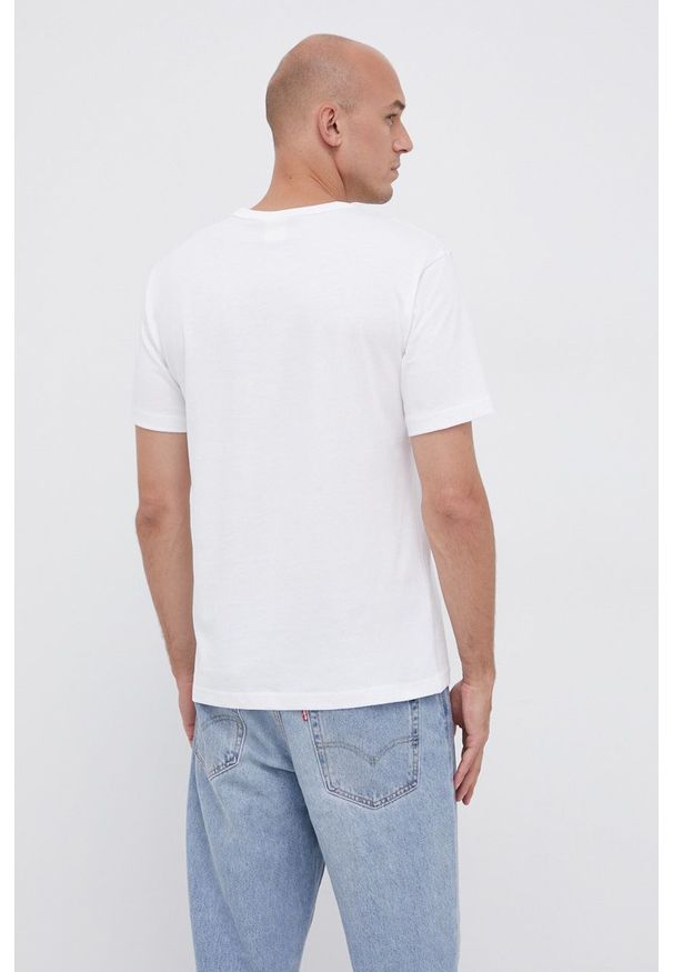 Champion - T-shirt bawełniany. Okazja: na co dzień. Kolor: biały. Materiał: bawełna. Wzór: gładki, aplikacja. Styl: casual