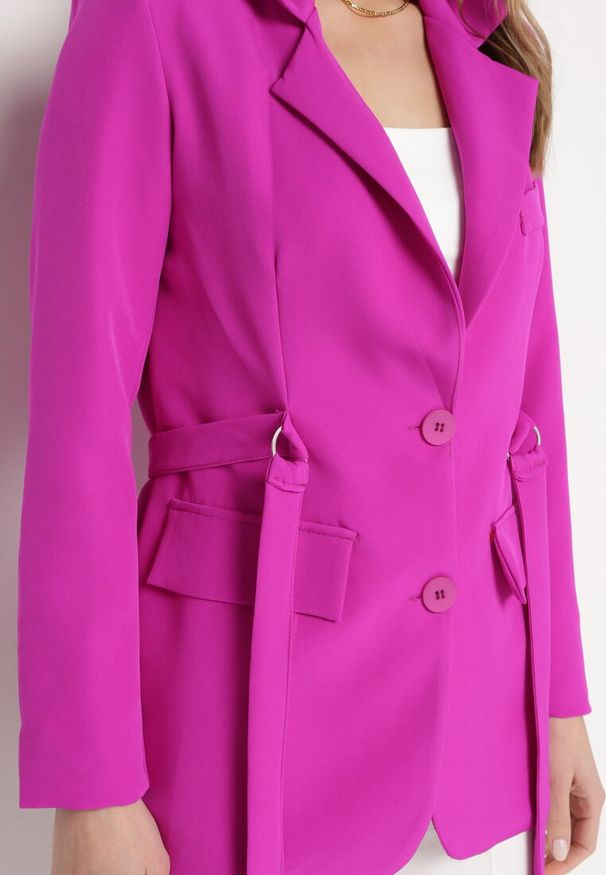 Born2be - Ciemnofioletowa Marynarka Jednorzędowa z Ozdobnym Paskiem i Klapami Orianella. Okazja: na spotkanie biznesowe, do pracy. Kolor: fioletowy. Materiał: jeans. Styl: elegancki, biznesowy