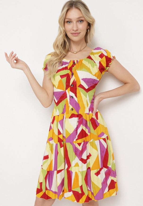 Born2be - Żółto-Fioletowa Rozkloszowana Wiskozowa Sukienka z Ozdobnymi Guzikami i Gumką w Talii Moonweia. Okazja: na spacer, na co dzień, do pracy. Kolor: żółty. Materiał: wiskoza. Typ sukienki: proste. Styl: casual