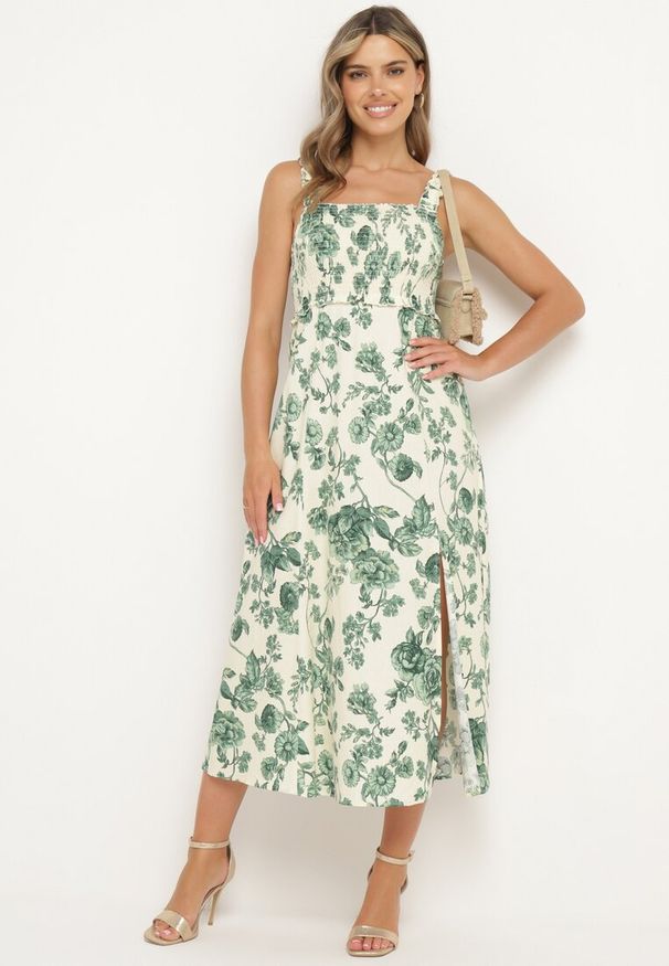 Born2be - Zielono-Biała Bawełniana Sukienka na Szerokich Ramiączkach z Rozcięciem na Nogę i Gumką w Talii Dimrrose. Okazja: na co dzień. Typ kołnierza: dekolt kwadratowy. Kolor: zielony. Materiał: bawełna. Długość rękawa: na ramiączkach. Wzór: kwiaty. Sezon: lato. Styl: casual, elegancki