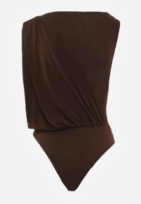 Renee - Brązowe Body z Dekoltem Łódka Zdobione Marszczeniem i Aplikacją na Ramieniu Havrina. Okazja: na co dzień. Typ kołnierza: dekolt w łódkę. Kolor: brązowy. Materiał: jeans. Wzór: aplikacja. Styl: casual #7