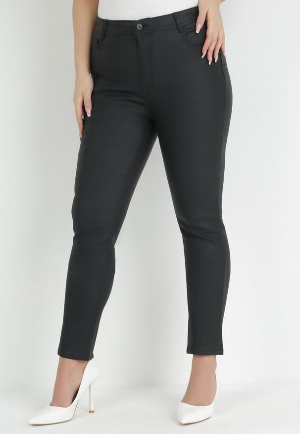 Born2be - Czarne Spodnie Skinny Push Up Zami. Okazja: na co dzień. Kolekcja: plus size. Kolor: czarny. Wzór: aplikacja. Styl: casual, elegancki