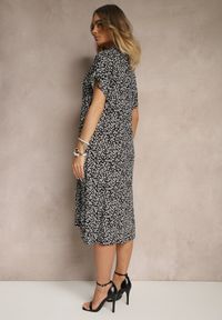 Renee - Czarno-Biała Koszulowa Sukienka z Bawełny w Kwiaty o Rozkloszowanym Fasonie Sarilon. Okazja: na co dzień. Kolor: czarny. Materiał: bawełna. Długość rękawa: krótki rękaw. Wzór: kwiaty. Typ sukienki: koszulowe. Styl: elegancki, casual #3