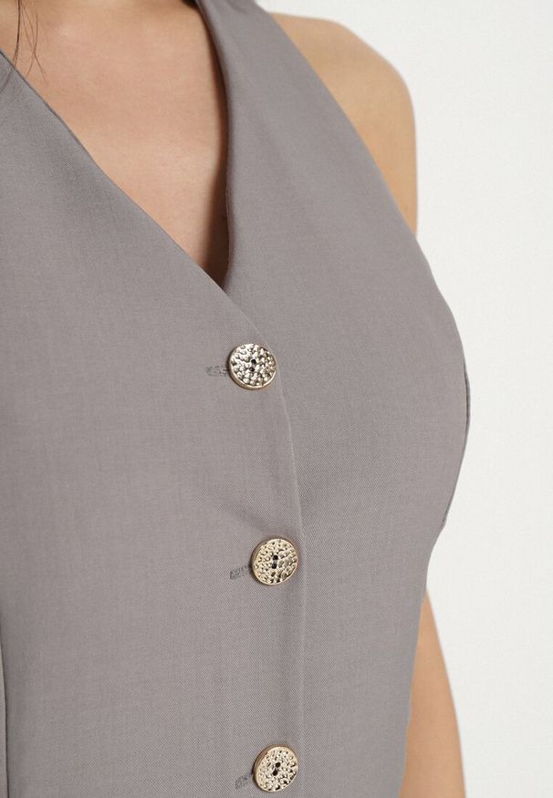 Born2be - Szary Kombinezon na Szyję Ozdobiony Guzikami Ellidell. Okazja: na co dzień, na imprezę. Kolor: szary. Długość: długie. Wzór: aplikacja. Styl: klasyczny, casual