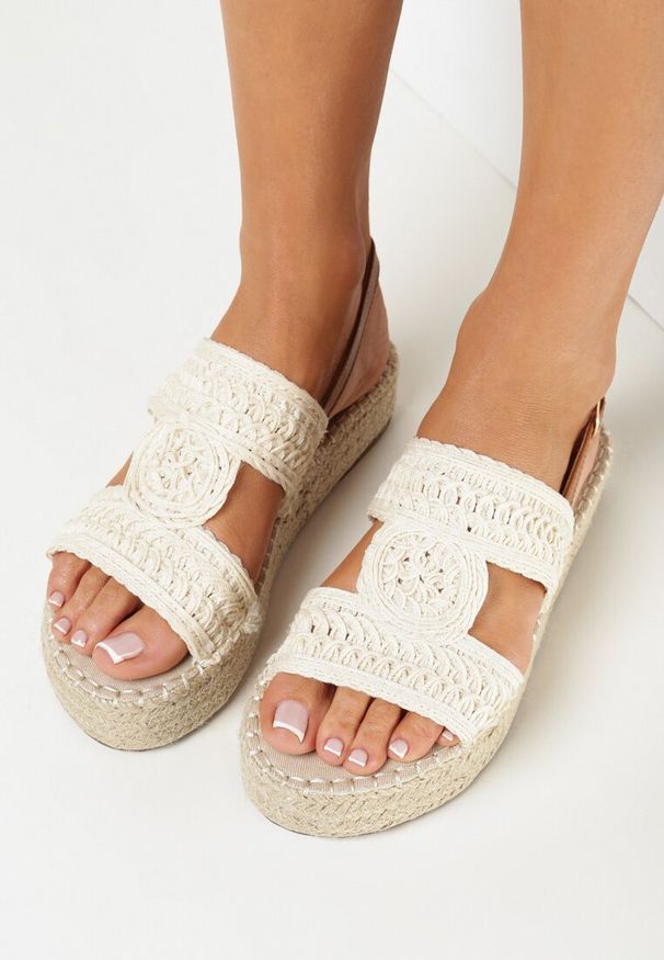 Born2be - Beżowe Sandały Boho na Plecionej Platformie z Szerokim Paskiem Caesari. Zapięcie: pasek. Kolor: beżowy. Obcas: na platformie. Styl: boho