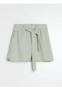 Sinsay - Szorty z paskiem z domieszką wiskozy - niebieski. Kolor: niebieski. Materiał: wiskoza #1