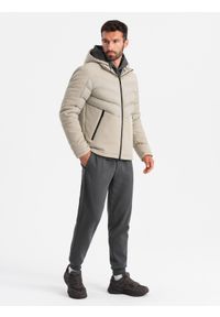 Ombre Clothing - Kurtka męska pikowana z łączonych materiałów z wysokim kołnierzem – beżowa V4 - Rozmiar: XL. Okazja: na co dzień. Kolor: beżowy. Materiał: materiał. Wzór: aplikacja. Styl: sportowy, casual