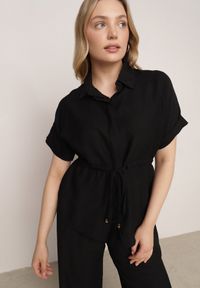 Born2be - Czarny Wiskozowy Komplet Spodnie i Bluzka Koszulowa z Wiązaniem w Talii Irinryss. Kolor: czarny. Materiał: wiskoza #4