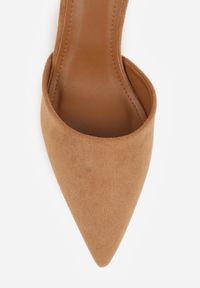 Renee - Jasnobrązowe Czółenka z Imitacji Zamszu na Słupkowym Obcasie ze Szpiczastym Noskiem Hadina. Okazja: na randkę. Nosek buta: szpiczasty. Zapięcie: pasek. Kolor: brązowy. Materiał: zamsz. Obcas: na obcasie. Wysokość obcasa: średni #4
