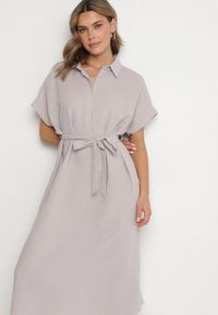 Born2be - Jasnoszara Sukienka z Wiskozy o Koszulowym Kroju z Wiązanym Paskiem Danisna. Okazja: na co dzień. Kolor: szary. Materiał: wiskoza. Długość rękawa: krótki rękaw. Wzór: aplikacja. Typ sukienki: koszulowe. Styl: klasyczny, casual, elegancki. Długość: midi #6