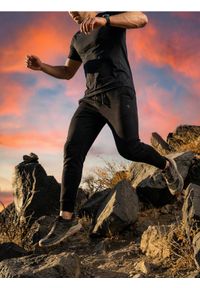 Sinsay - Spodnie tapered fit - czarny. Kolor: czarny #1