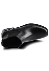 Czarne Botki Carinii Damskie Modne Obuwie Jesienne. Okazja: na randkę. Kolor: czarny. Szerokość cholewki: normalna. Wzór: aplikacja. Materiał: guma, skóra. Sezon: jesień. Obcas: na obcasie. Styl: elegancki. Wysokość obcasa: niski #4