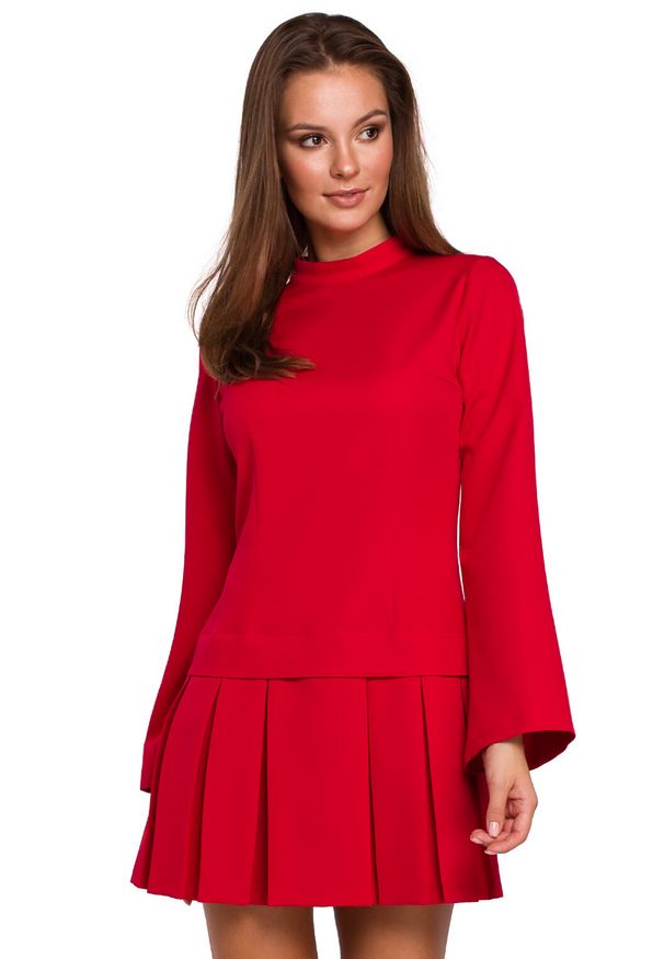Makover - Elegancka sukienka o nowoczesnym stylowym kroju. Typ kołnierza: kołnierzyk stójkowy. Sezon: lato. Typ sukienki: rozkloszowane. Styl: elegancki. Długość: mini
