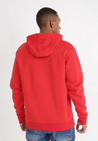 Born2be - Czerwona Bluza Notanthus. Okazja: na co dzień. Typ kołnierza: kaptur. Kolor: czerwony. Materiał: polar, dzianina. Wzór: jednolity. Styl: casual #9