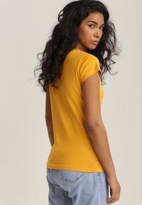 Renee - Żółty T-shirt Nephiphi. Kolor: żółty. Materiał: jeans, bawełna, dresówka, dzianina. Długość rękawa: krótki rękaw. Długość: krótkie. Styl: klasyczny #2