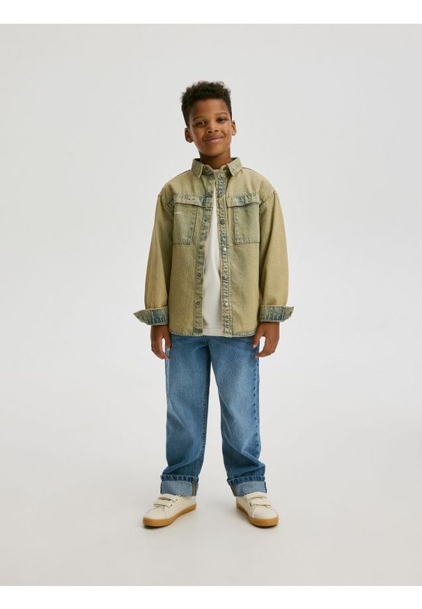 Reserved - Bawełniane jeansy relaxed fit - niebieski. Kolor: niebieski