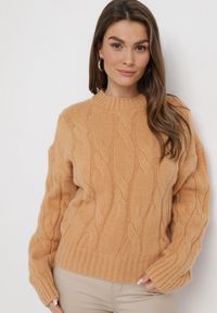 Born2be - Brązowy Sweter w Warkoczykowy Splot Biggesa. Kolor: brązowy. Długość rękawa: długi rękaw. Długość: długie. Wzór: ze splotem. Styl: klasyczny #5