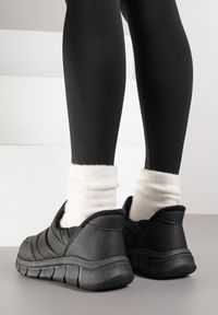 Born2be - Czarne Pikowane Sneakersy Śniegowce na Grubej Tłoczonej Platformie Verta. Okazja: na co dzień. Kolor: czarny. Materiał: jeans. Obcas: na platformie