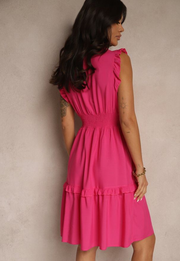 Renee - Fuksjowa Rozkloszowana Sukienka z Wiskozą Bez Rękawów Lirabellae. Okazja: na co dzień. Typ kołnierza: dekolt w serek. Kolor: różowy. Materiał: wiskoza. Długość rękawa: bez rękawów. Typ sukienki: rozkloszowane. Styl: casual, elegancki