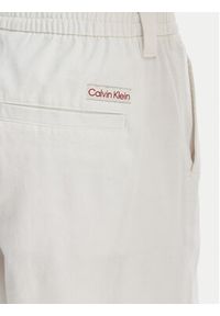 Calvin Klein Jeans Spodnie cargo LV047F623G Écru Relaxed Fit. Kolor: kremowy. Materiał: bawełna #5