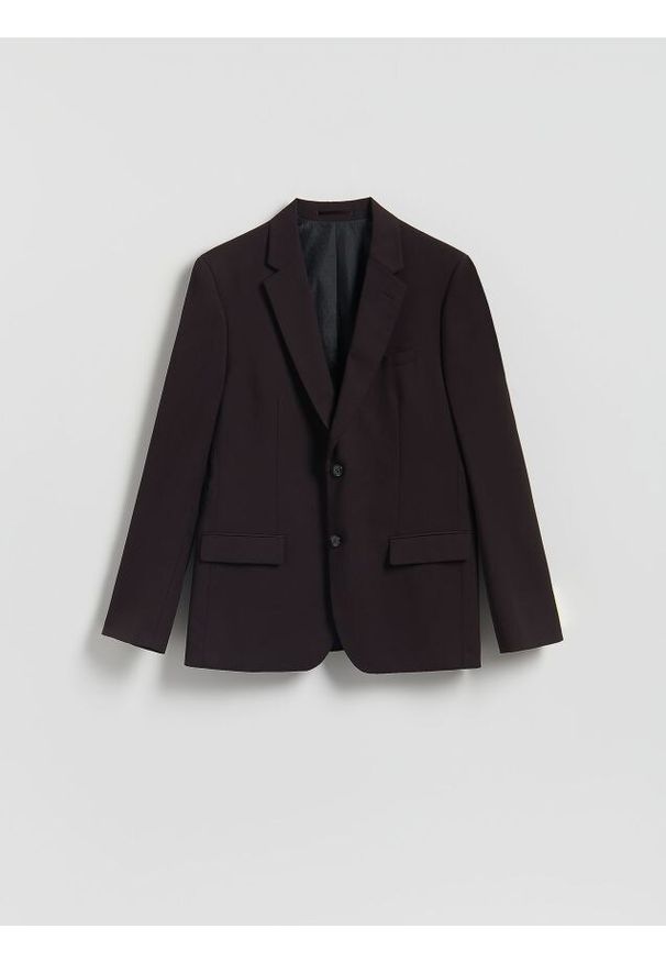 Reserved - Marynarka slim fit z domieszką wiskozy - mahoniowy. Kolor: brązowy. Materiał: wiskoza. Wzór: gładki