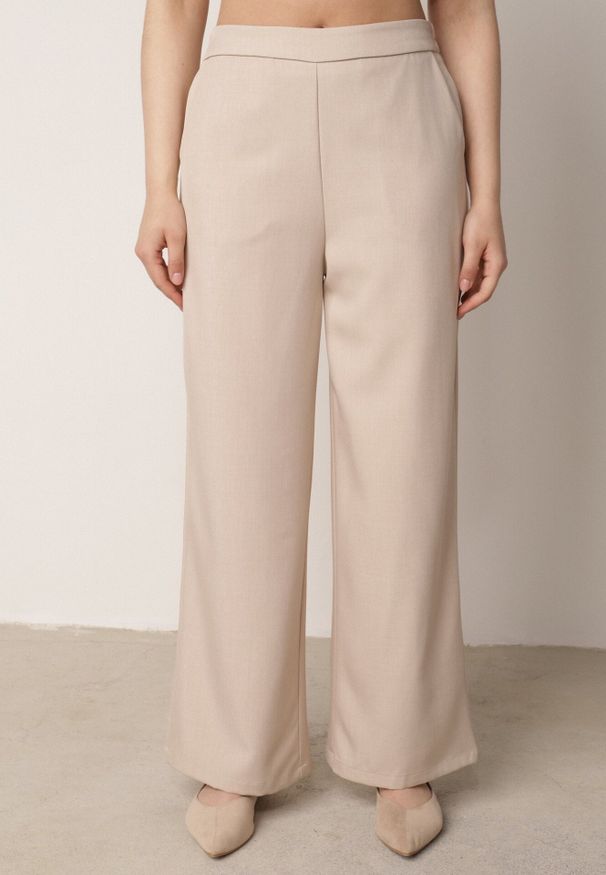 Born2be - Beżowy Komplet Garniturowy z Bawełną Spodnie i Kamizelka z Paskiem z Klamrą Danacine. Kolor: beżowy. Materiał: bawełna