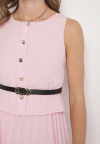 Born2be - Różowa Sukienka Bez Rękawów z Plisami i Paskiem z Klamrą Iffale. Okazja: na spacer, na co dzień. Kolor: różowy. Długość rękawa: bez rękawów. Styl: casual, klasyczny #2